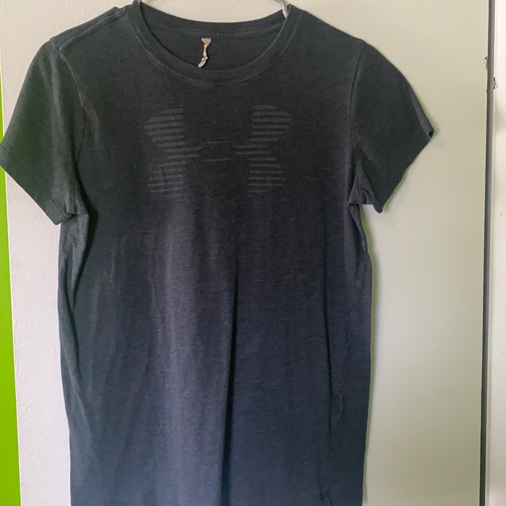 Dark gray women’s under armor tee shirt